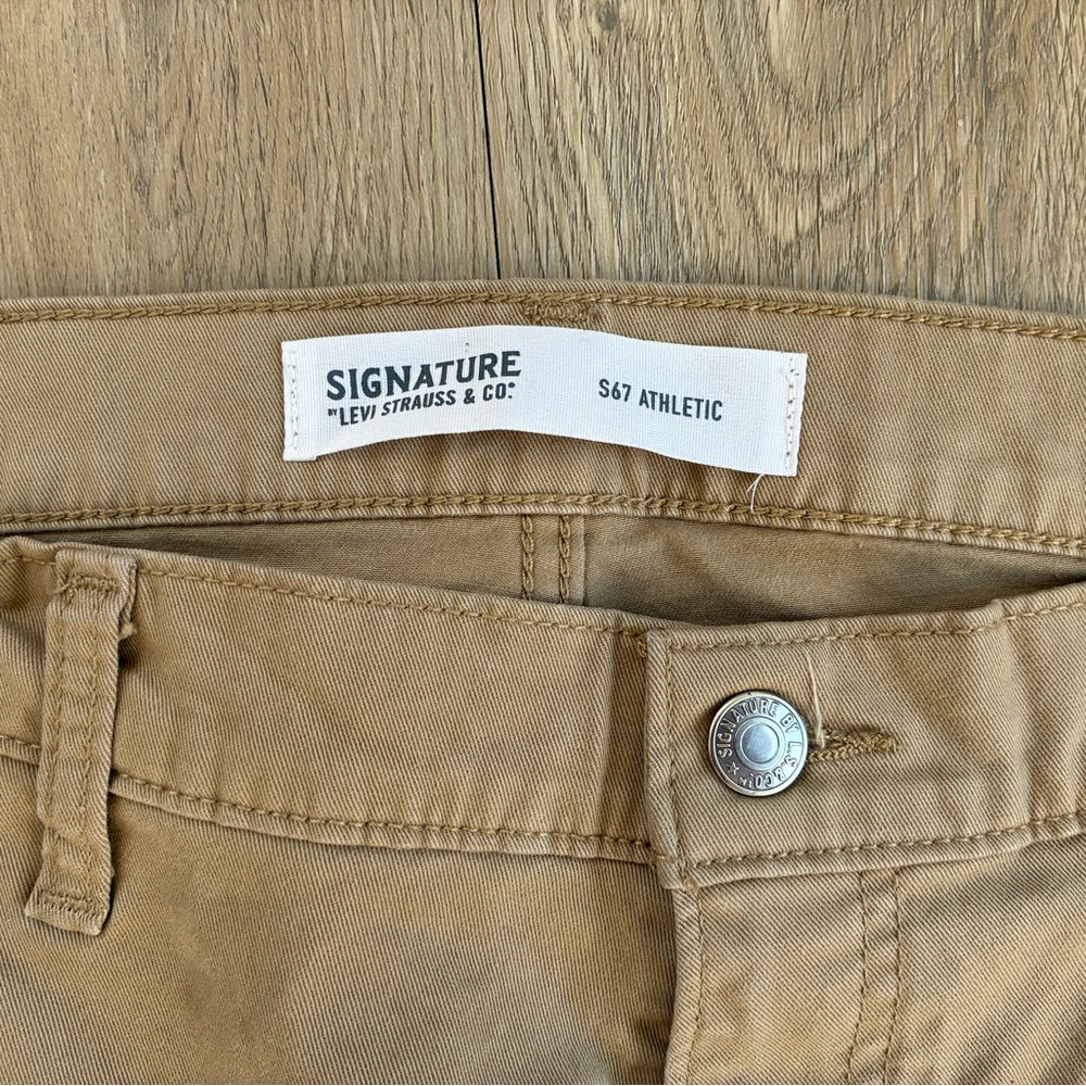 Levi's Signature Tan Pants